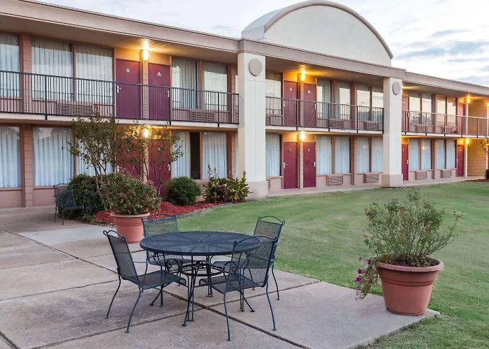 Days Inn By Wyndham Hillsboro Tx