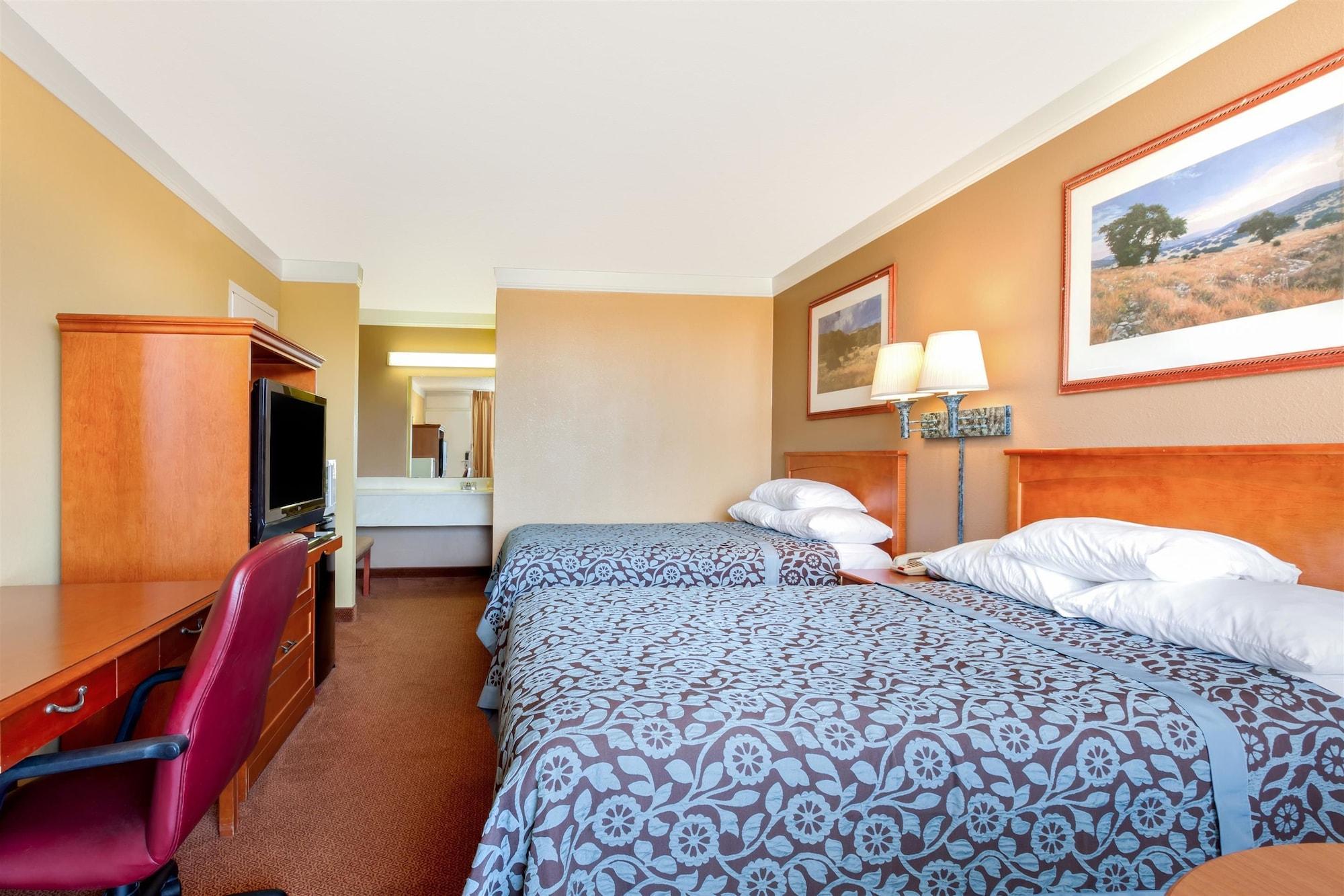 Days By Wyndham Tx Hotel Hillsboro