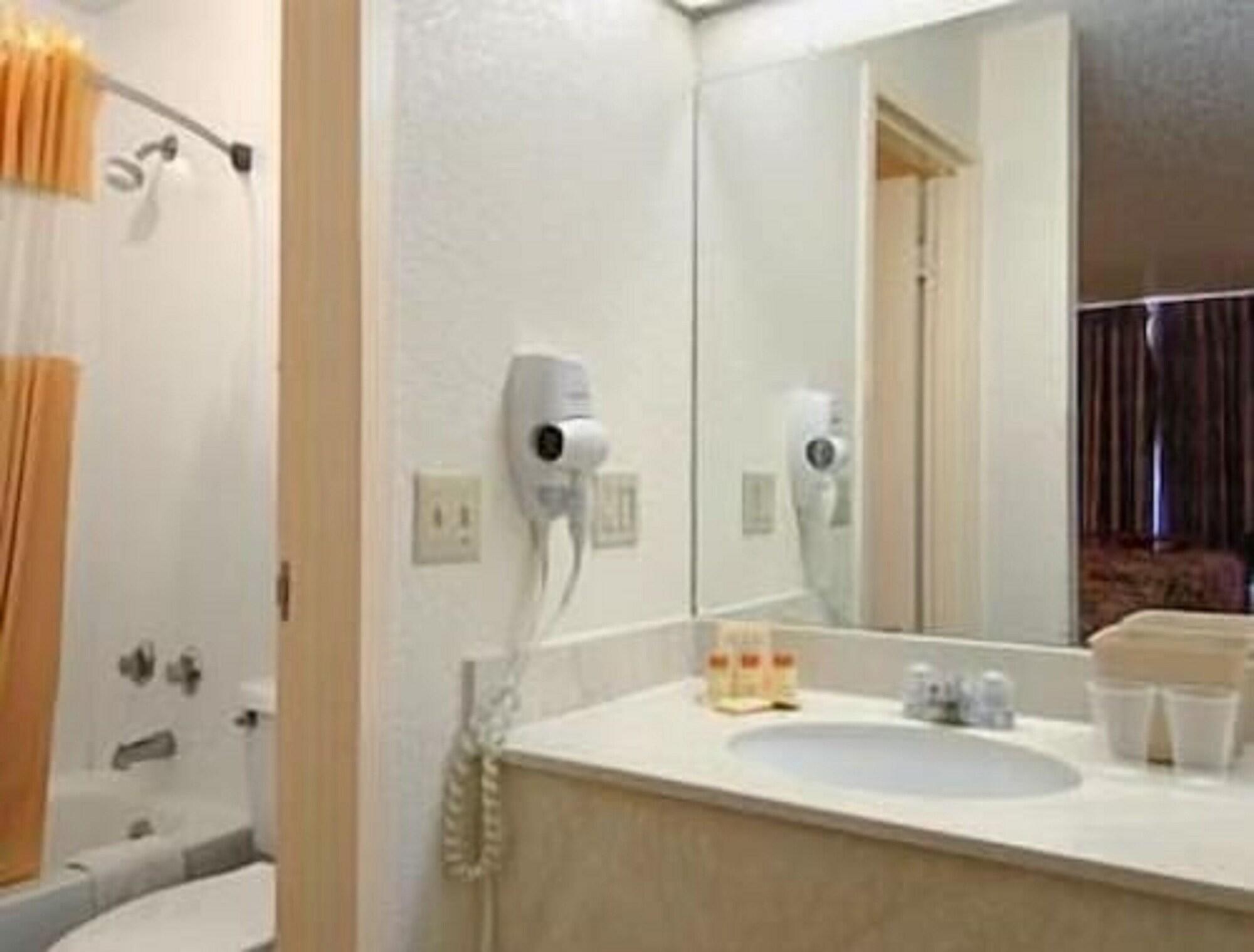Days By Wyndham Tx Hotel Hillsboro