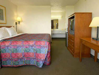 Days By Wyndham Tx Hotel